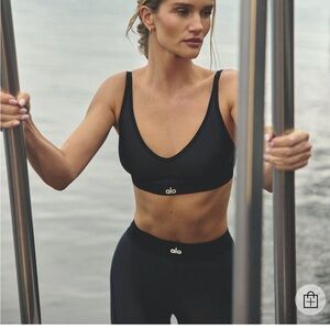 ALO Yoga Airlift Black Leggings size Small. Like new.